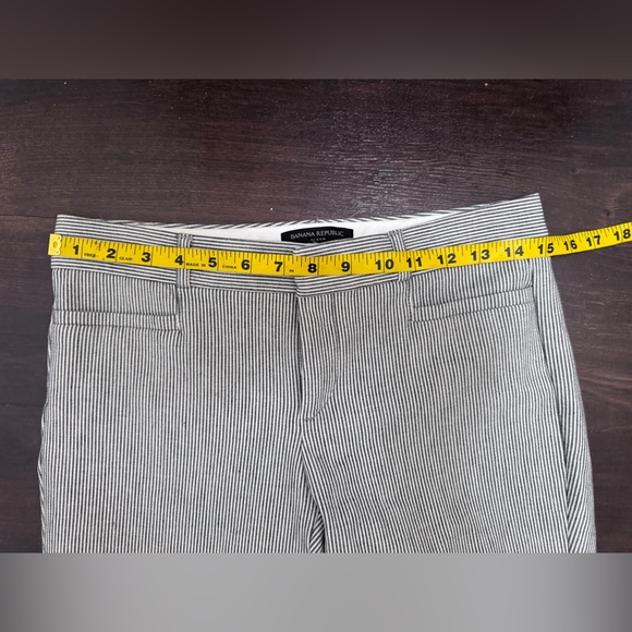 Banana Republic Size 2 Sloan Fit Grey and White Pinstriped Pants - Picture 3 of 5